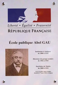 Photo d'une pancarte pour l'école publique Abel GAU