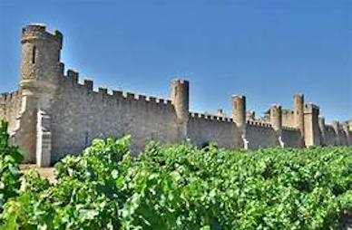 Photo du chateau grezan devant les remparts